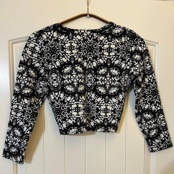 Abercrombie and Fitch Cropped Top - Picture 2 of 6